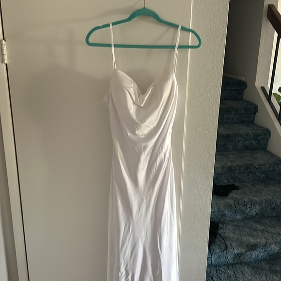 Wedding dress, silk white dress. - Picture 6 of 10